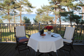 Panorama-Meerblick in der Villa Atlantic mit Strandkorb am Strand, Binz
